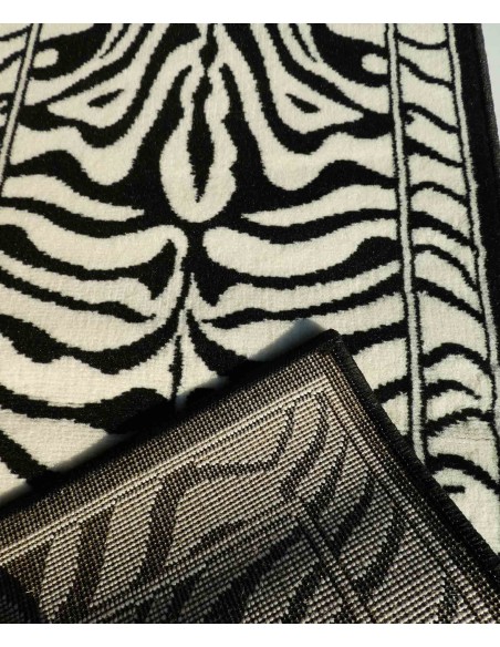 Tapis de chambre à coucher de Zebrato vers le bas