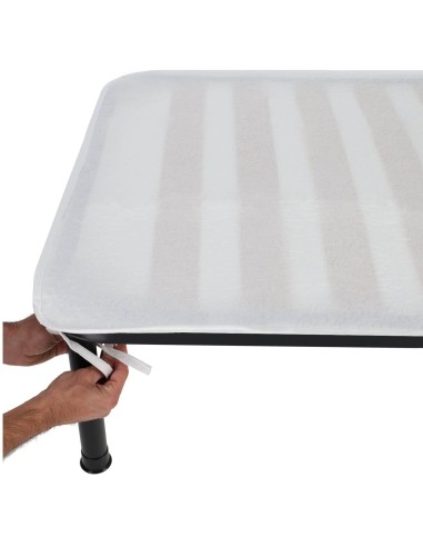 Couvre-sommier thermo-compact pour matelas à lacets