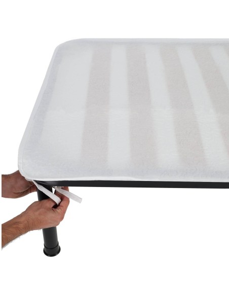 Couvre-sommier thermo-compact pour matelas à lacets