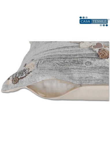 Sofa de coussin de doublure dans des coeurs de dentelle